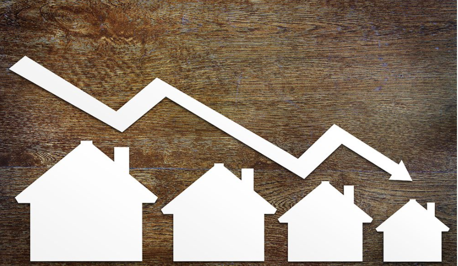 Will home prices fall after the COVID-19 pandemic? 1 falling home prices